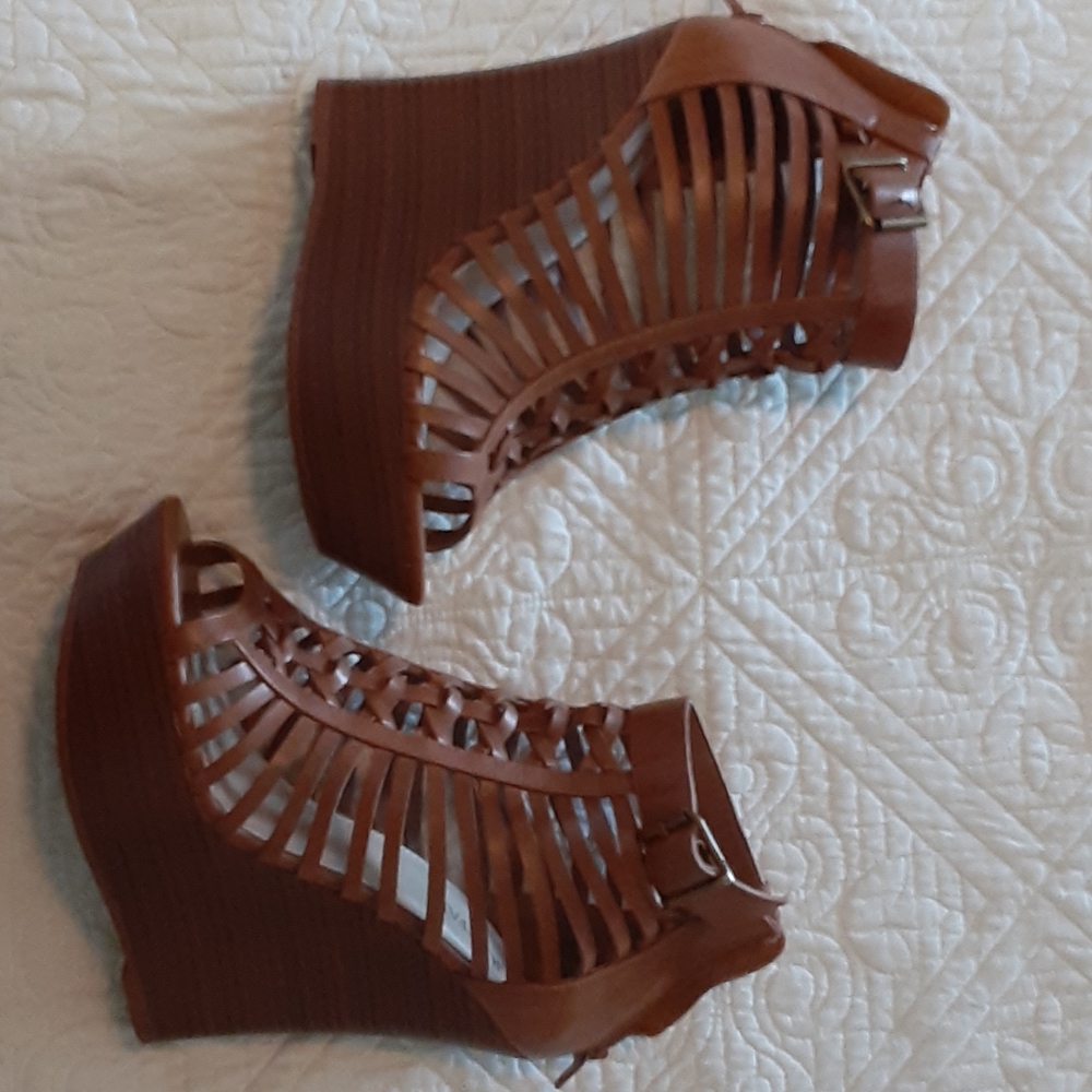 Caged Platform Wedge